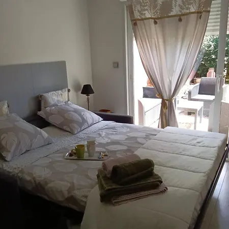 Апартаменты De La Maison Rouge