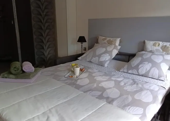 De La Maison Rouge Апартаменты *