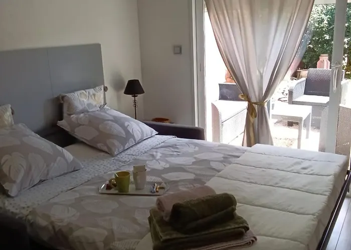 Апартаменты De La Maison Rouge