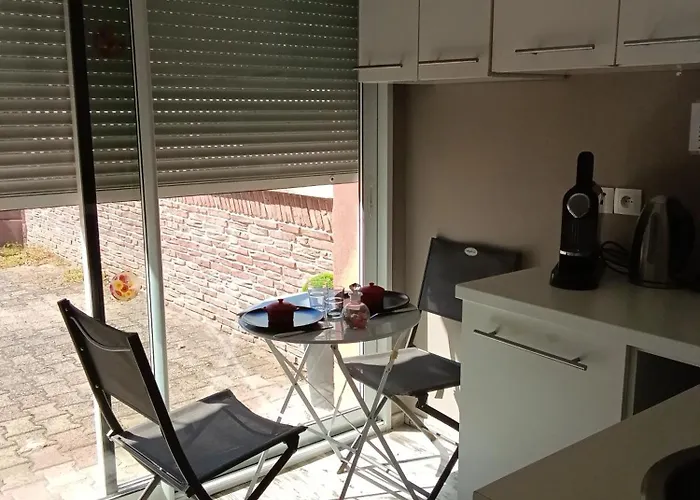 De La Maison Rouge Апартаменты Жена